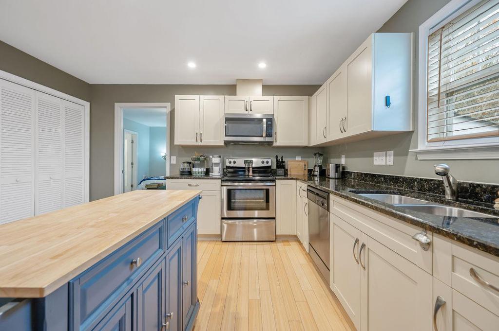 New Victorian Theme, 3Br, Lrg Backyard Close To Pnc Arena, Downtown, And Rdu Airport Роли Экстерьер фото