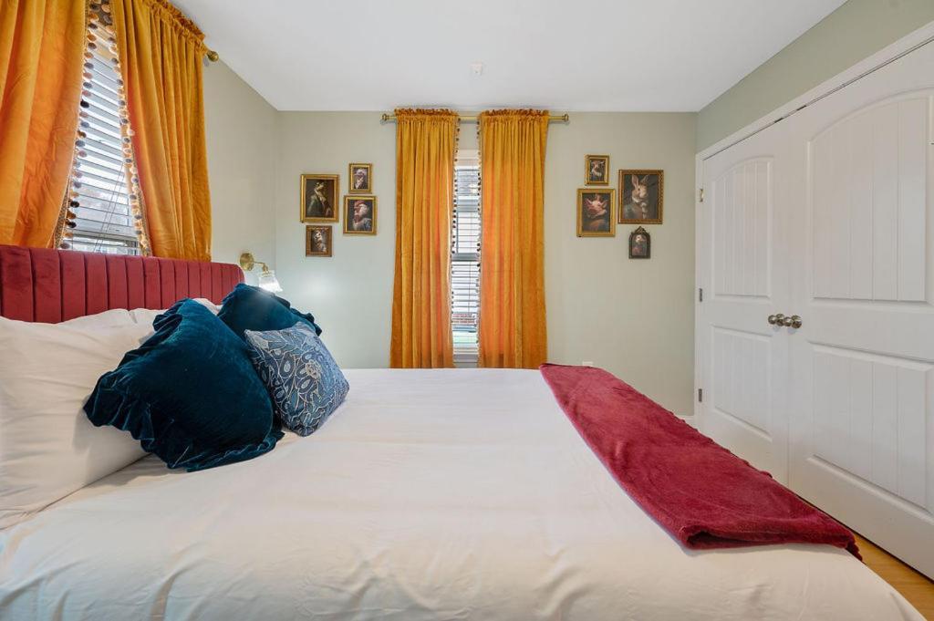 New Victorian Theme, 3Br, Lrg Backyard Close To Pnc Arena, Downtown, And Rdu Airport Роли Экстерьер фото